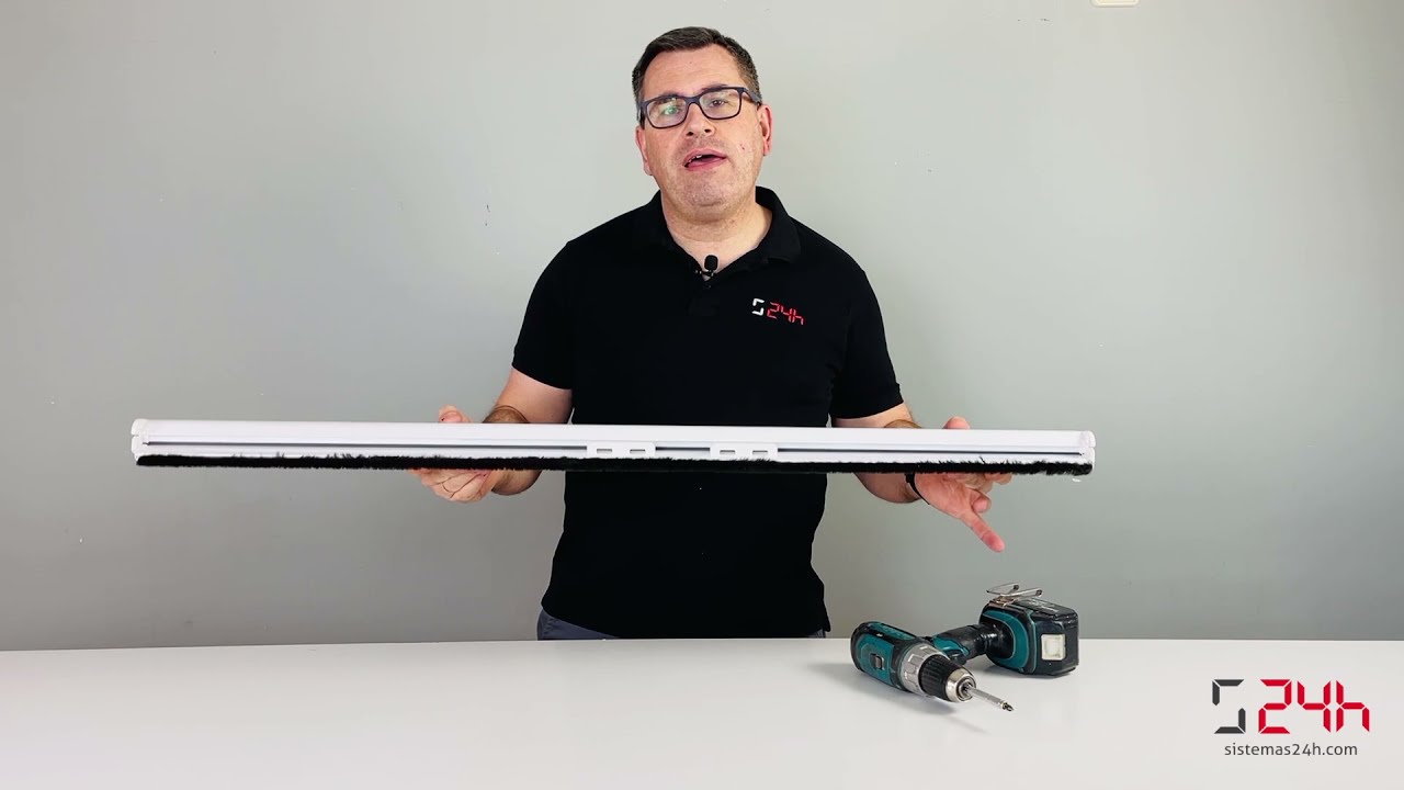 Cómo regular la tensión del muelle de una mosquitera enrollable