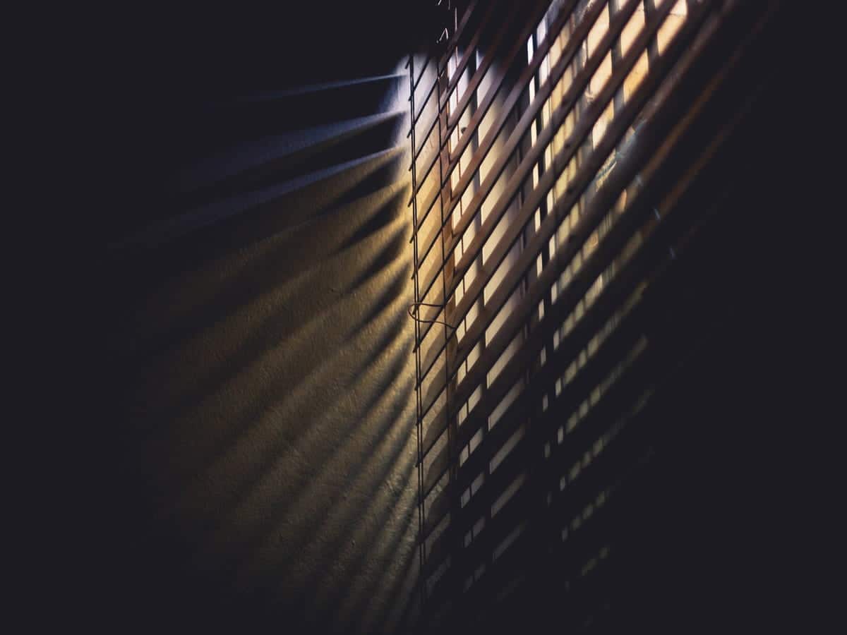 venetian blind inside window