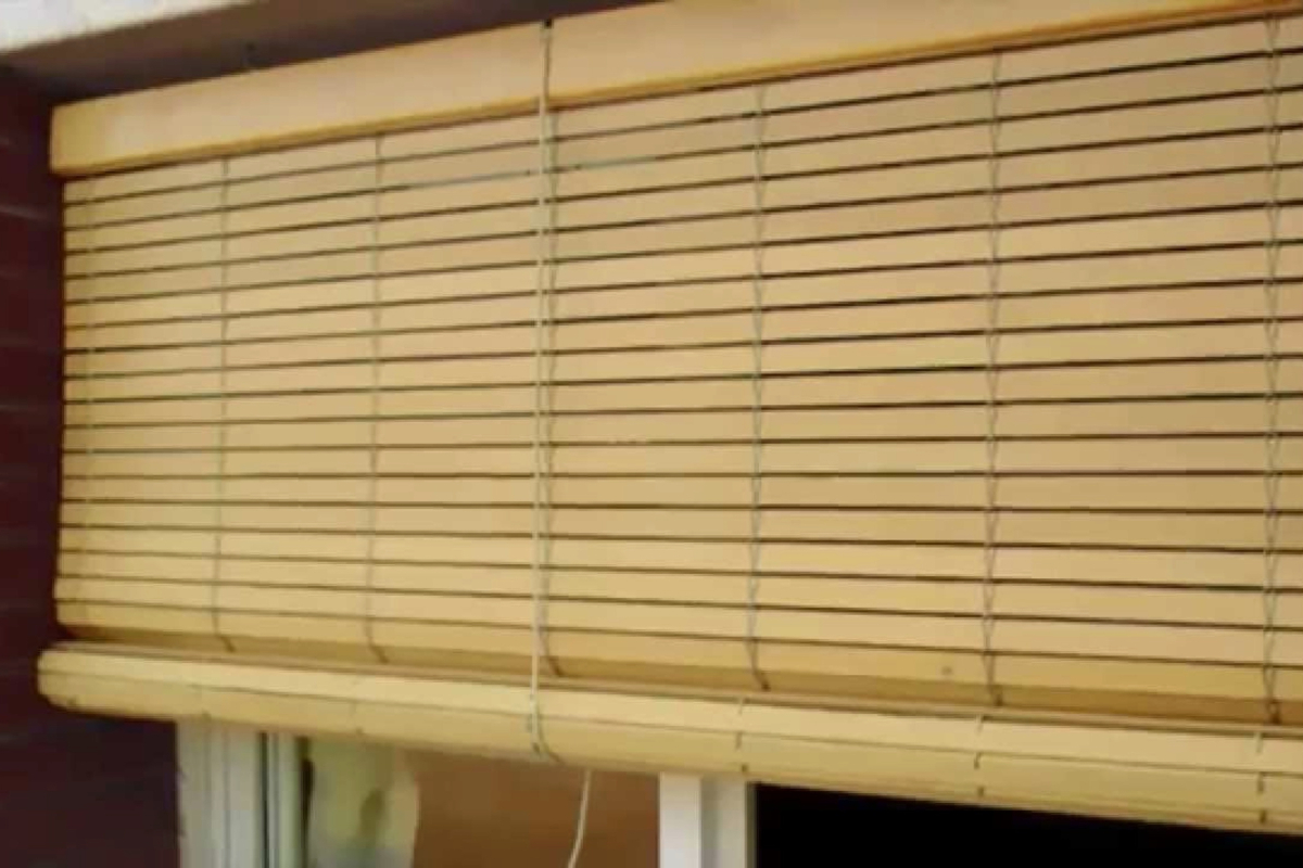 Installation of an alicantina shutter in a home